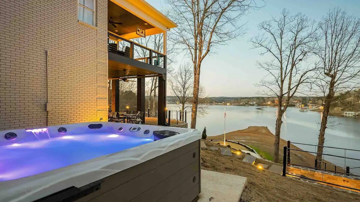 Bremen House | Spacious 7bdr Waterfront house w Hot Tub and Charming Backyard Amenities, Dock