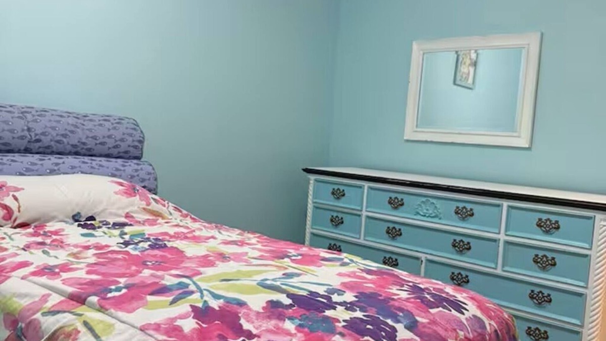 De Funiak Springs House | Spacious 7BR Retreat with Huge Pool, Hot Tub & Private Arcade!