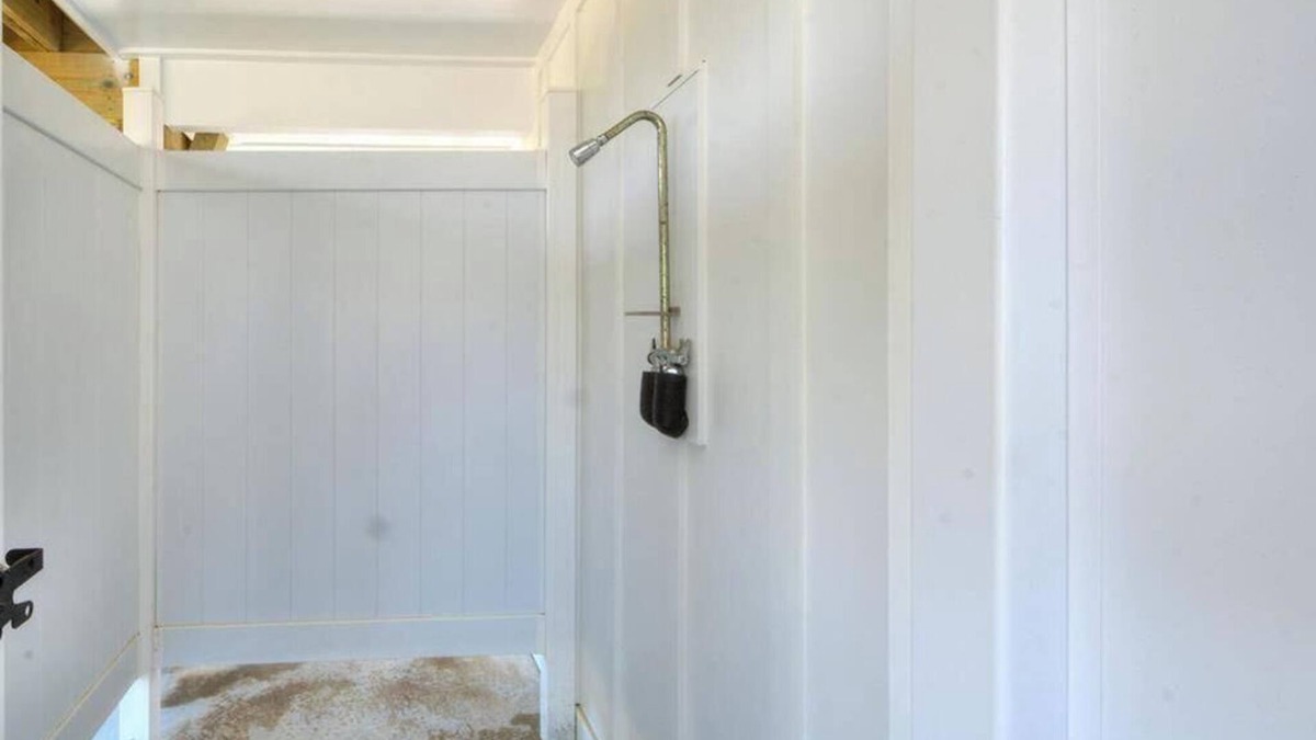 Yaupon Beach Apartment | Spacious 8-bedroom apartment in charming Oak Island with AC