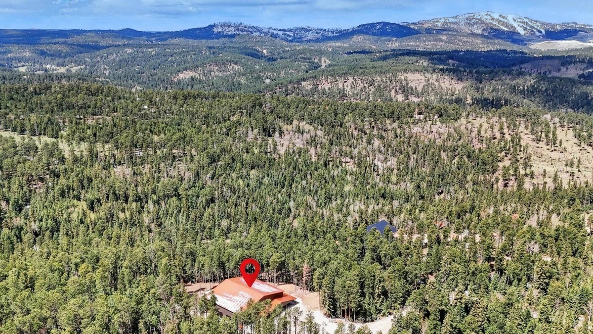 Deadwood House | Spacious 8-bedroom house with WiFi, AC, Hot Tub South of Lead