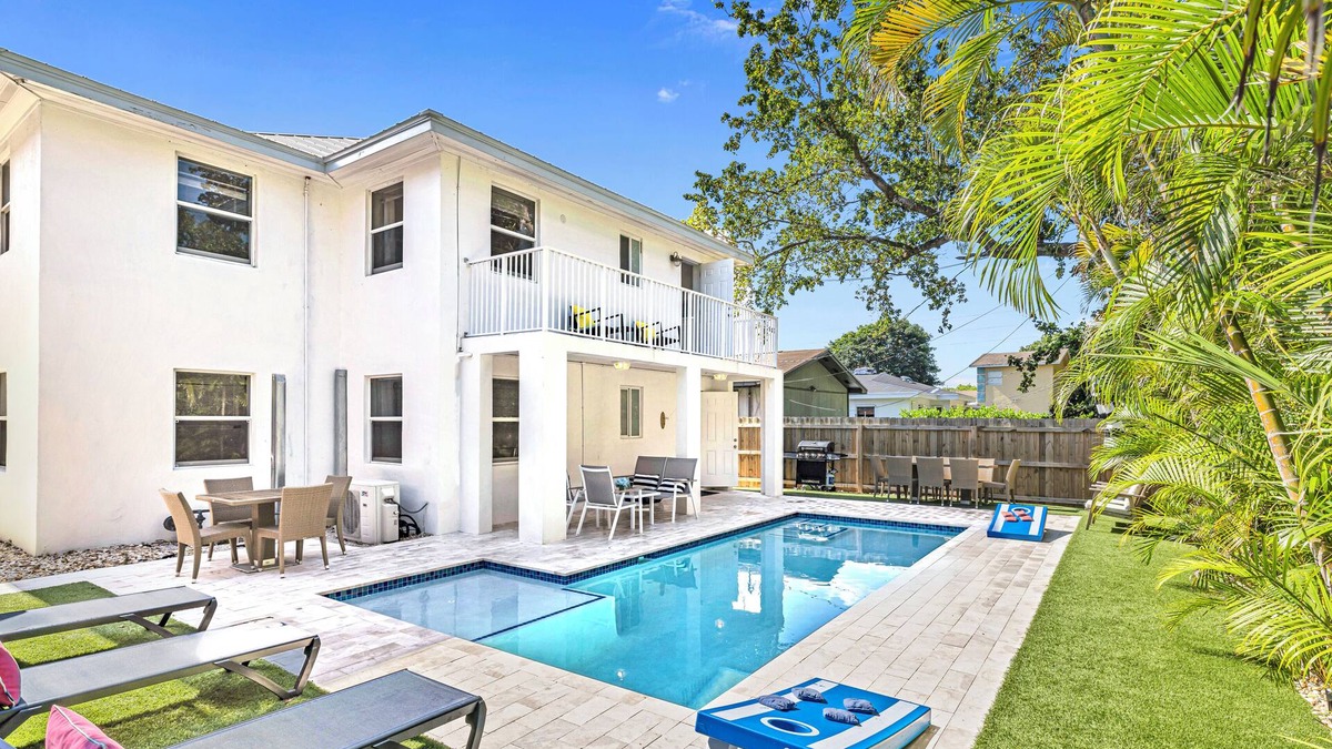 Delray Beach House | Spacious 8-bedroom house in Delray Beach Steps From Atlantic Av. Heated Pool.