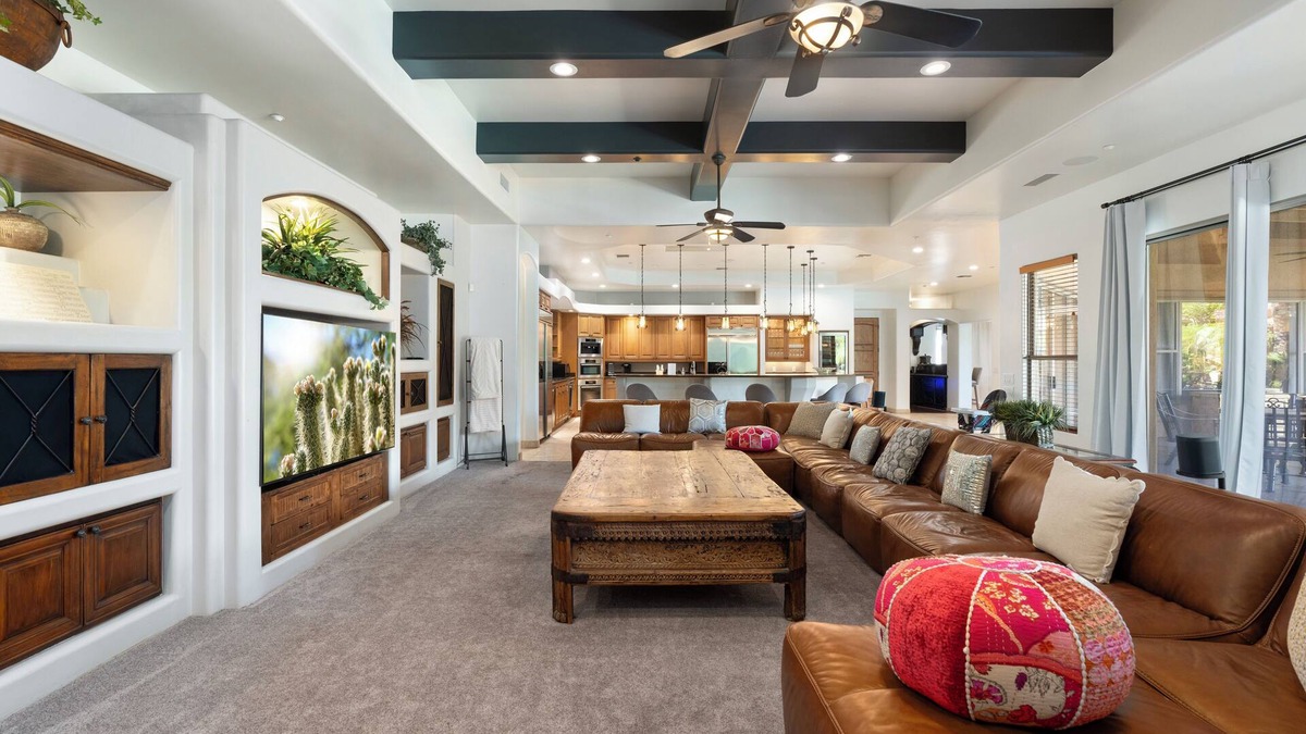 Central Scottsdale Villa | Spacious 9-bedroom villa in enjoyable Scottsdale with Wi-Fi, Sauna, family frdly