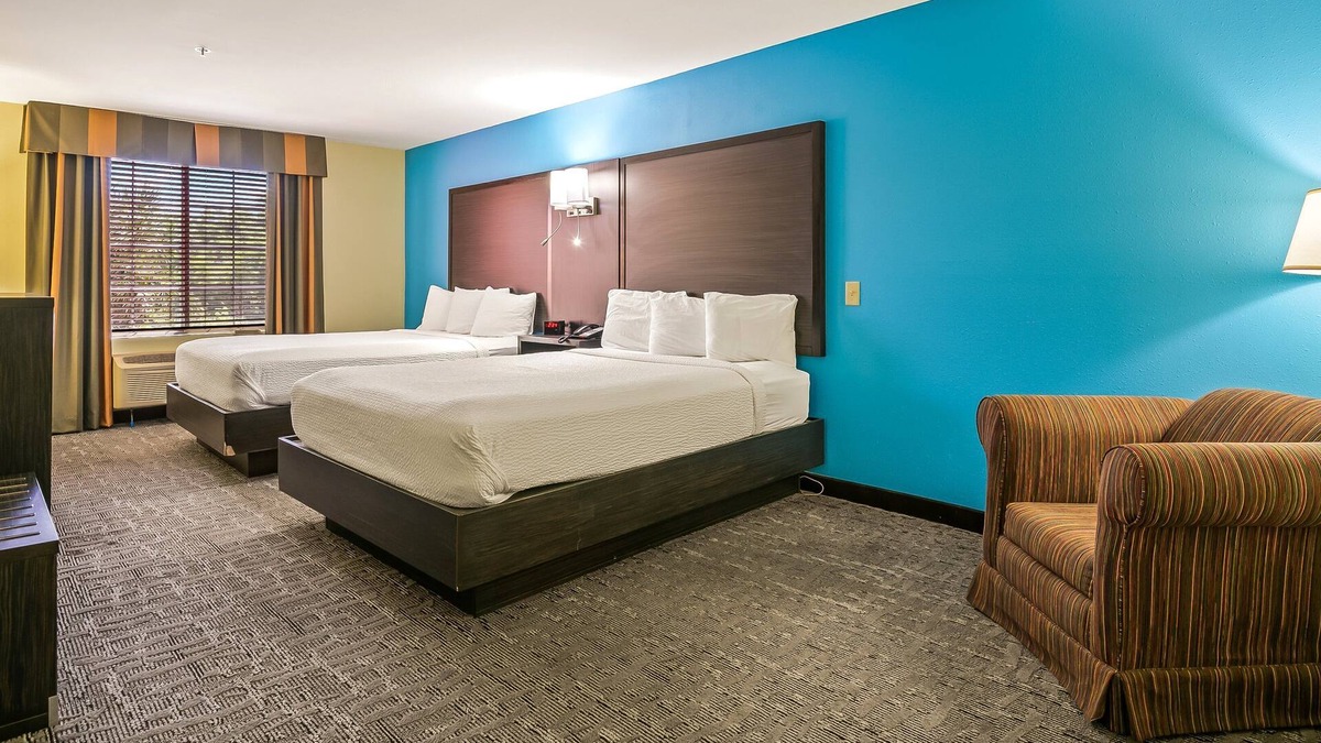 Crawfordville Hotel | Spacious, Accessible & Pet-Friendly – 2 Queen Beds at Wildwood Inn
