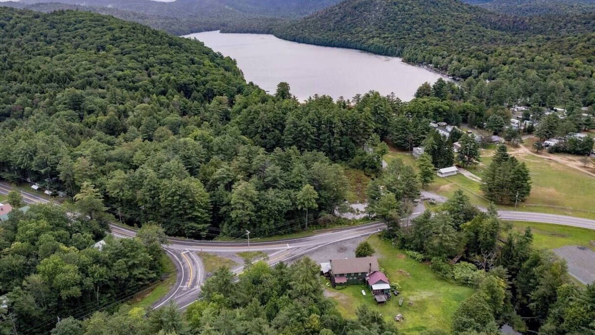 Caroga Lake House | Spacious Adirondack Lodge - 8BR, 6 Bath, Sleeps 16+ - Your Caroga Lake Retreat!