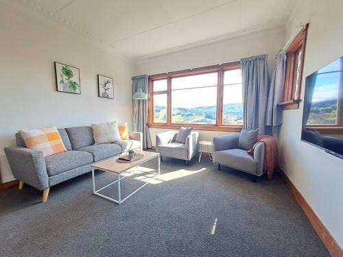 Dunedin House | Spacious, Affordable, Peaceful Family Home