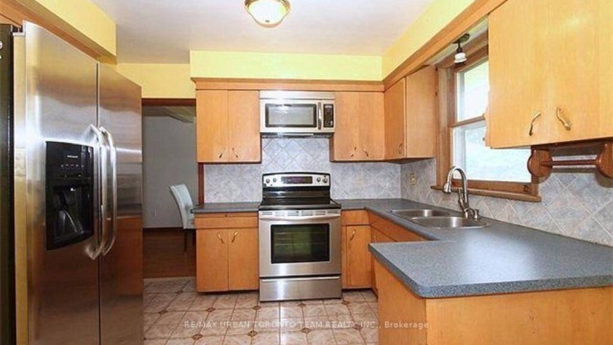 The Queensway House | Spacious & Affordable Stay in Prime Toronto – Experience the Best of City Living
