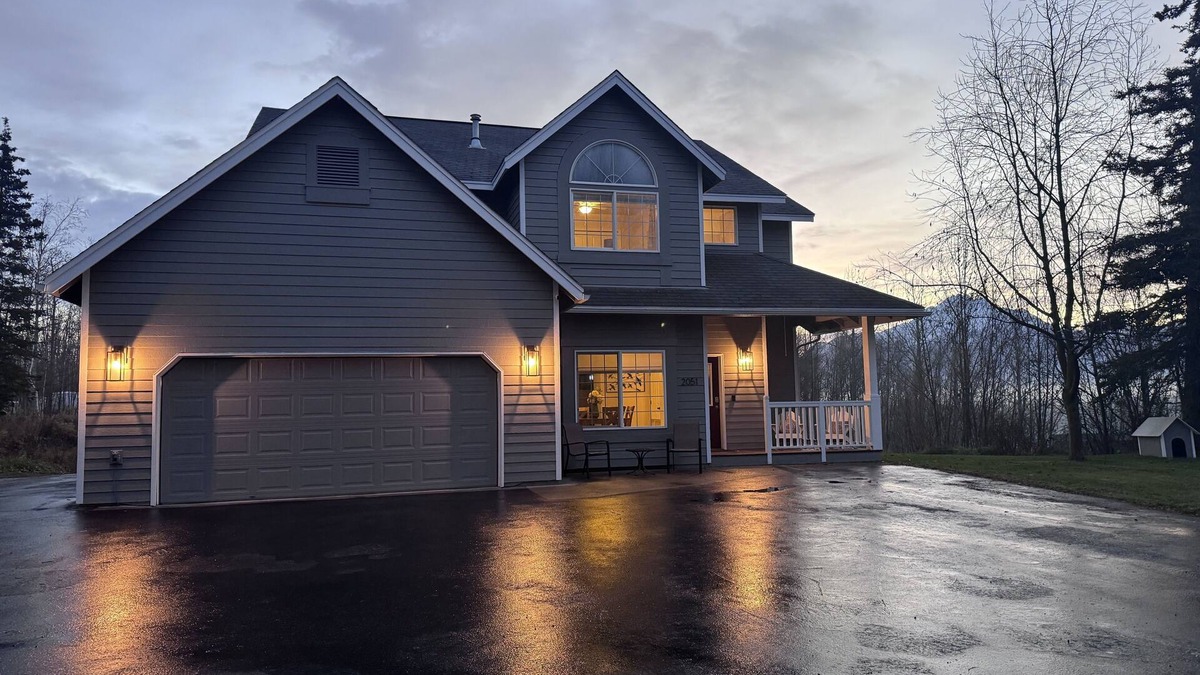 Gateway House | Spacious Alaskan RetreatnNo Extra Cleaning Fees!