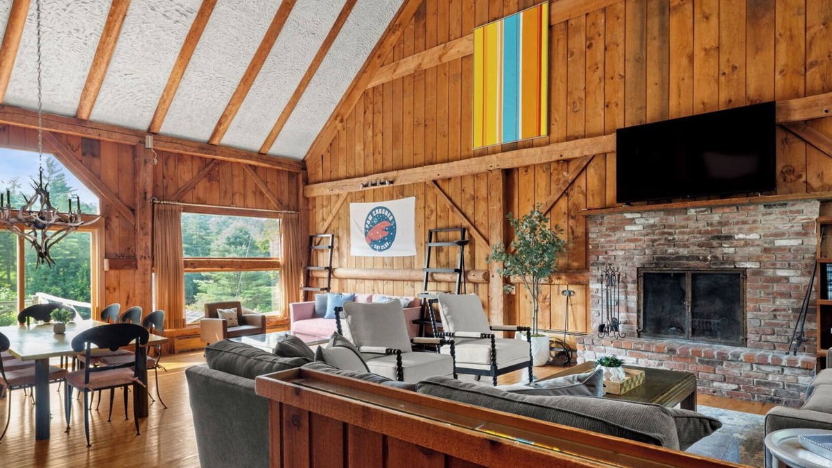 Moscow House | Spacious and authentic Vermont retreat in the heart of Stowe; Perfect for groups