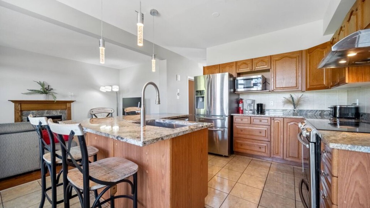 Ledbury - Heron Gate - Ridgemont - Elmwood Bed & Breakfast | Spacious and Beautiful 3 bedroom in the heart of Ottawa