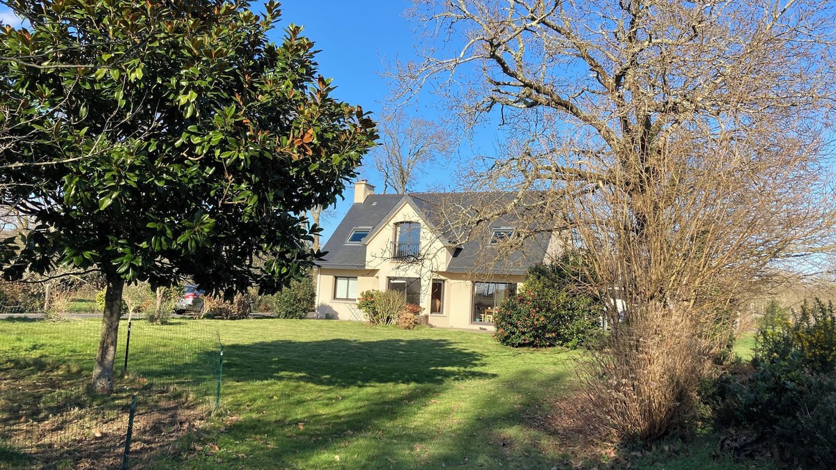 Pont-l'Abbe House | Spacious and bright house on large plot 10 min walk from Pont L' Abbé