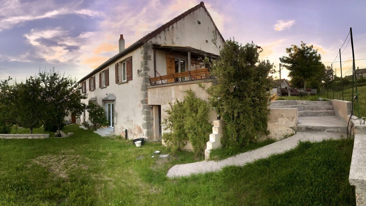Lormes House | Spacious and bright house with terraces and beautiful views of the countryside.