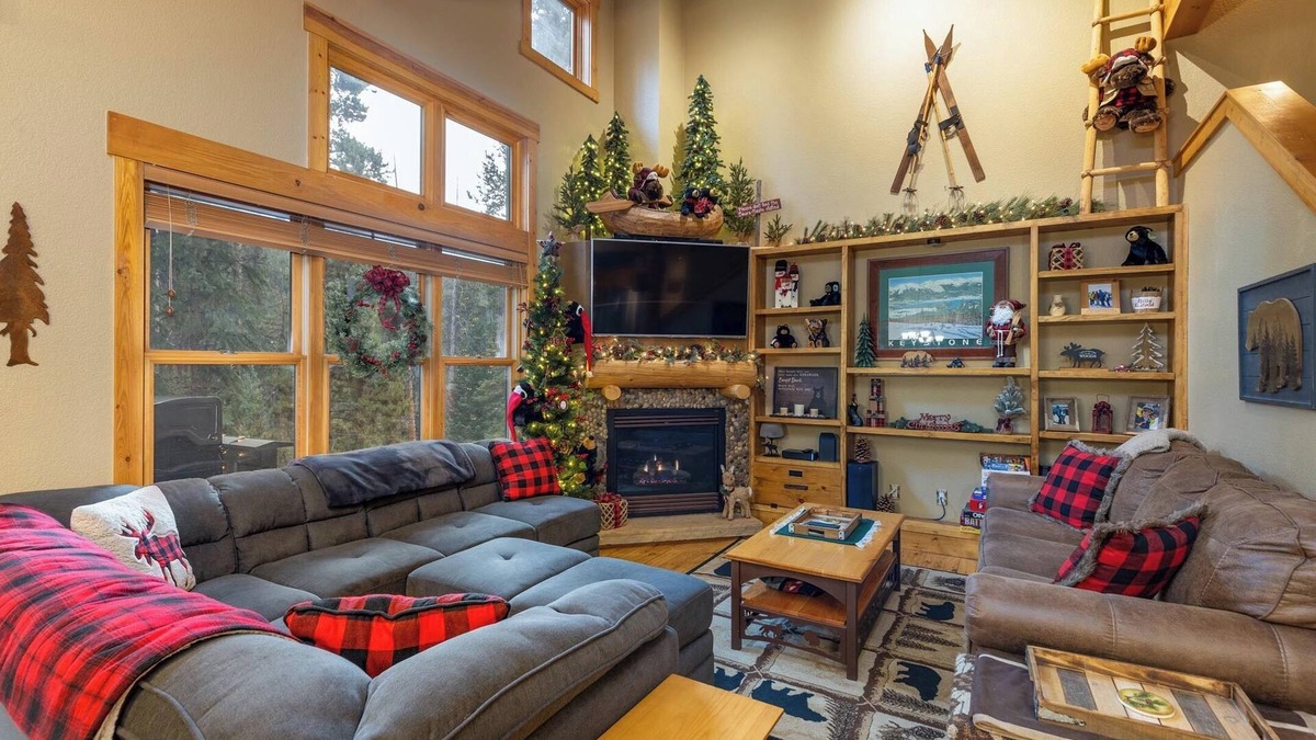 Keystone House | Spacious and Bright Keystone Townhome