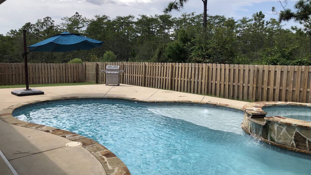 Gulf Breeze House | SPACIOUS and COZY 4 bedroom home w pool & spa