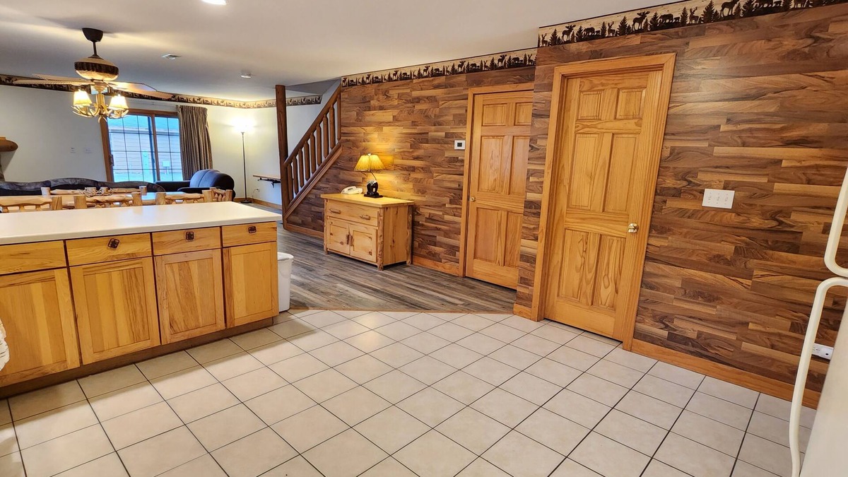 Oglesby Cabin | SPACIOUS AND COZY VILLA LOCATED ON RESORT WALKING DISTANCE FROM STARVED ROCK