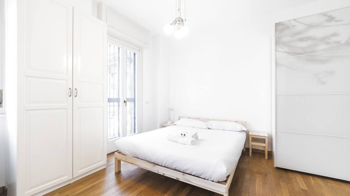 Casoretto Apartment | Spacious and elegant 170 sqm apartment for 6 people just outside the center of Milan.
