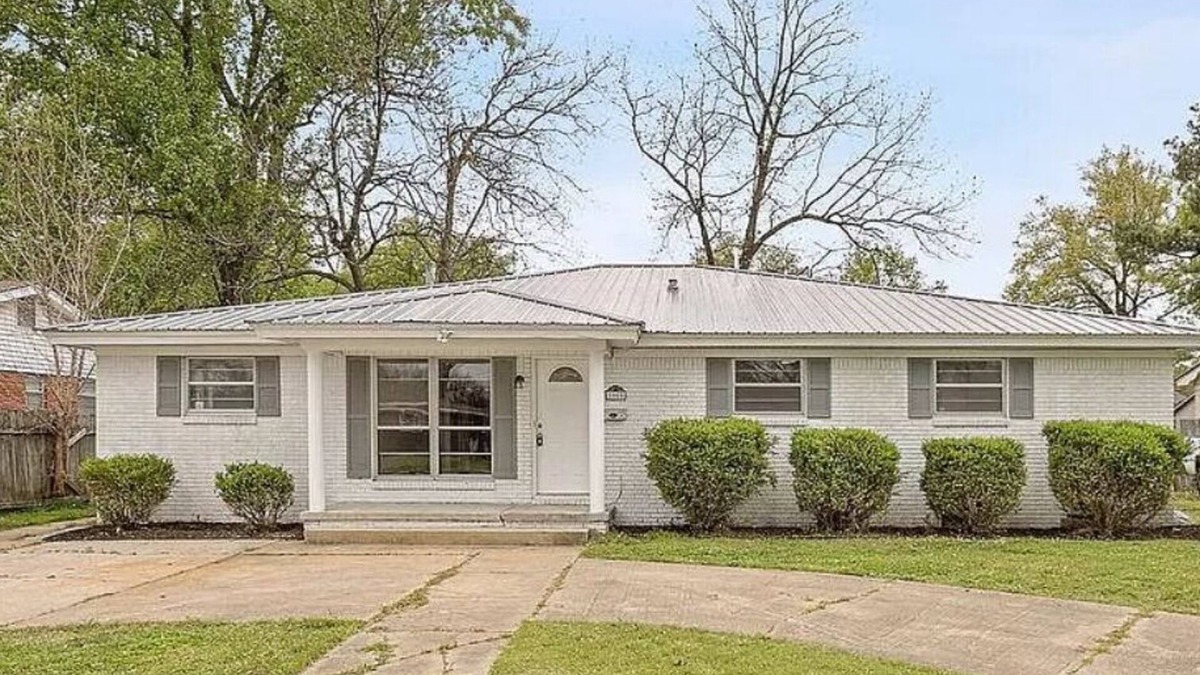 Blytheville House | Spacious and kid-friendly location; conveniently located to meet your needs.