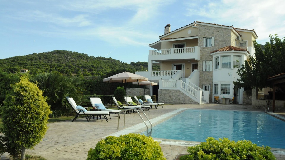 Kontos Villa | Spacious And Luxurious Villa Close Proximity To The Beach