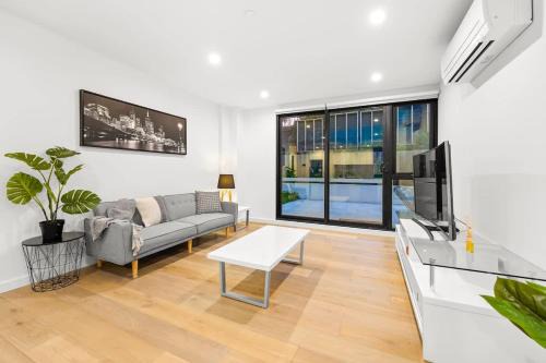Burwood Apartment | Spacious and Modern 2BR in Prime Location Burwood