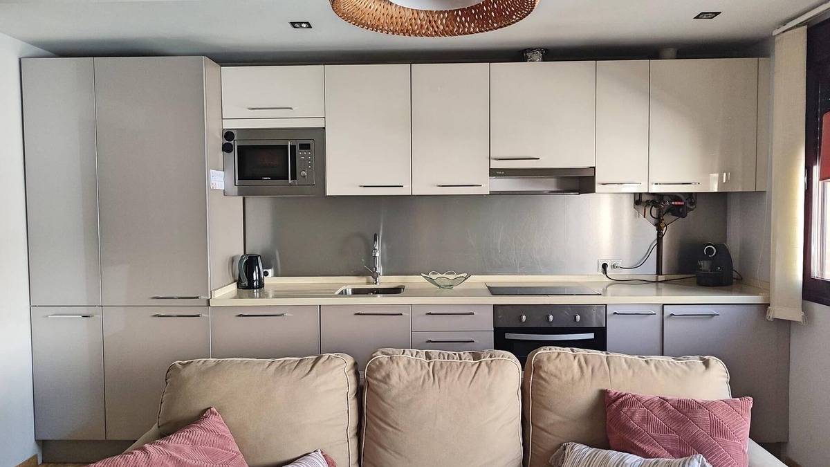 Valdeolleros Apartment | Spacious and modern apartment Lorenzo Ferreira