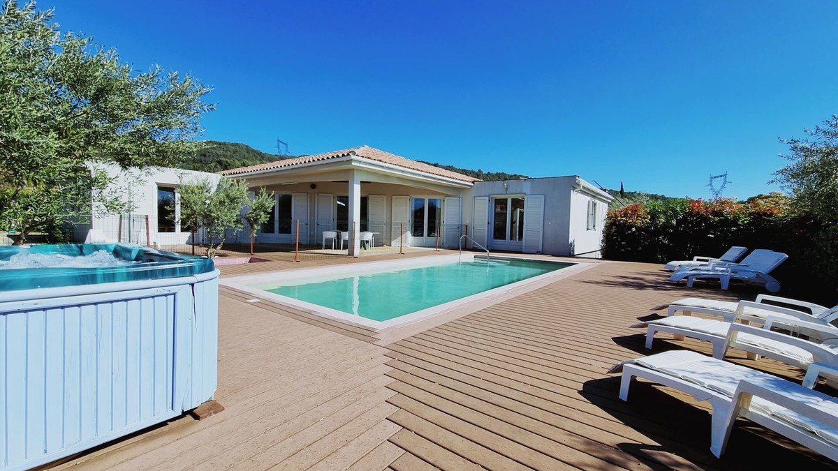 Oupia Villa | Spacious and pleasant villa with a private pool