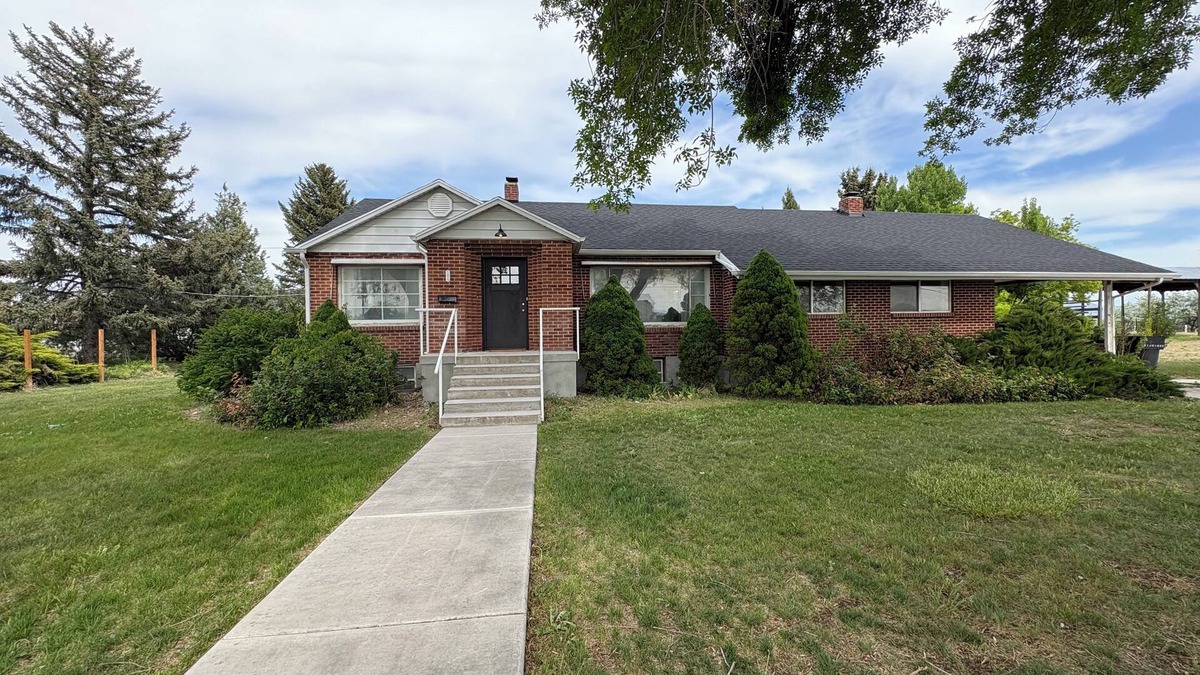 Elwood Other | Spacious and secluded 5-bedroom farmhouse with AC, WiFi in charming Tremonton