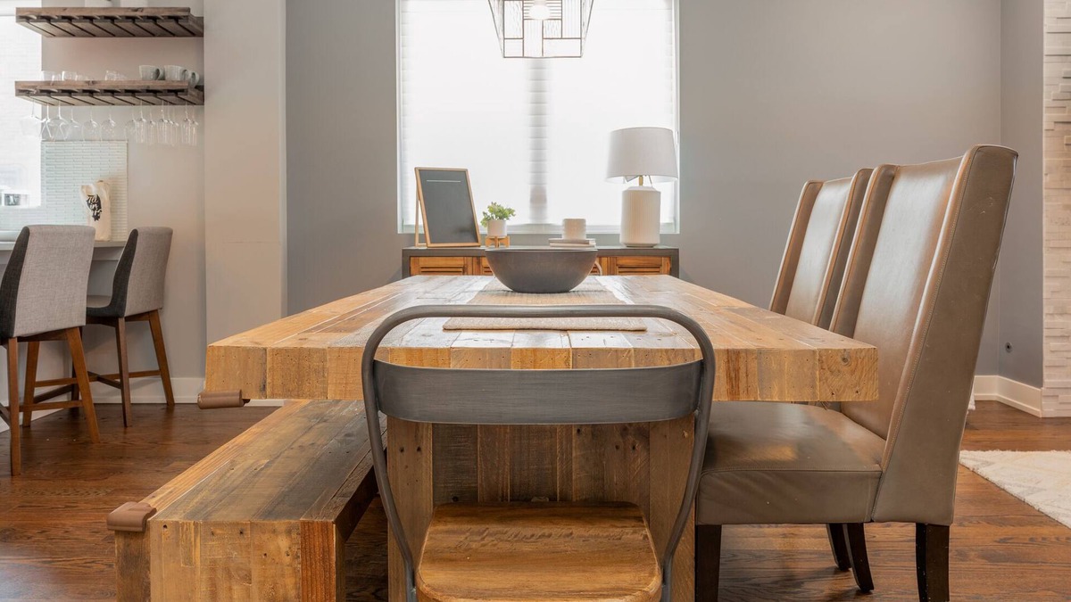 West Town House | Spacious and Sleek 4BD/2.5BA - Logan Square!