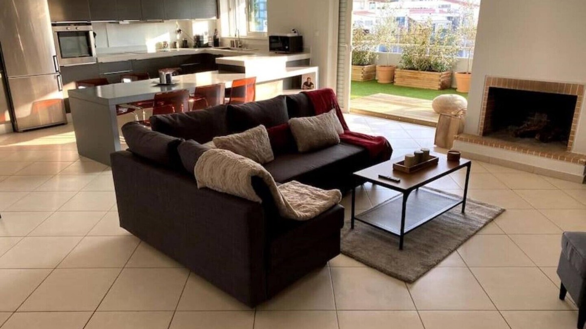 Khalandrion Apartment | Spacious and Sunkissed 3BR & 2 Bathrooms Apartment