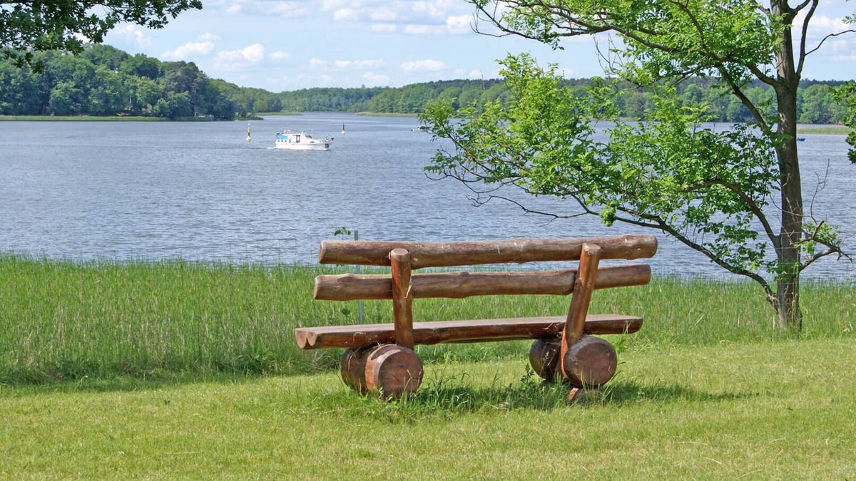 Mecklenburgische Kleinseenplatte Apartment | Spacious apartment 110sqm, at SEE, terrace and flower. Panoramic view, lake balcony 26m², south b. 12m²
