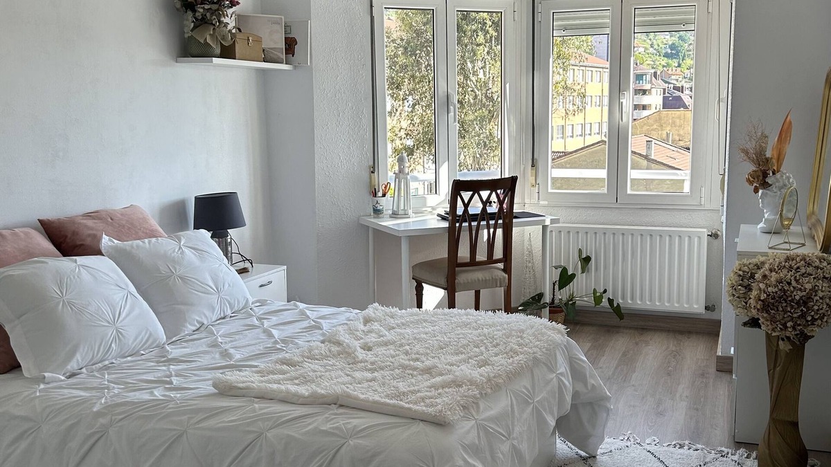 Las Campas y San Claudio Apartment | Spacious apartment at the foot of Monte Naranco and close to the city center.