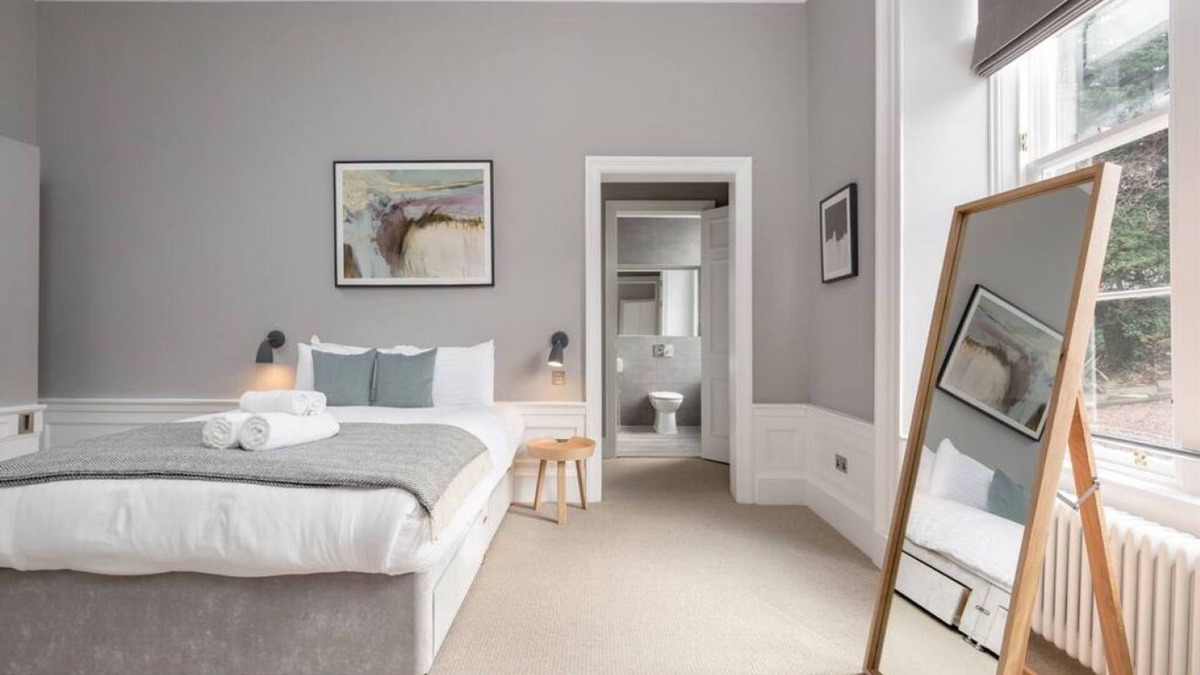 West End Apartment | Spacious Apartment close to Princes Street