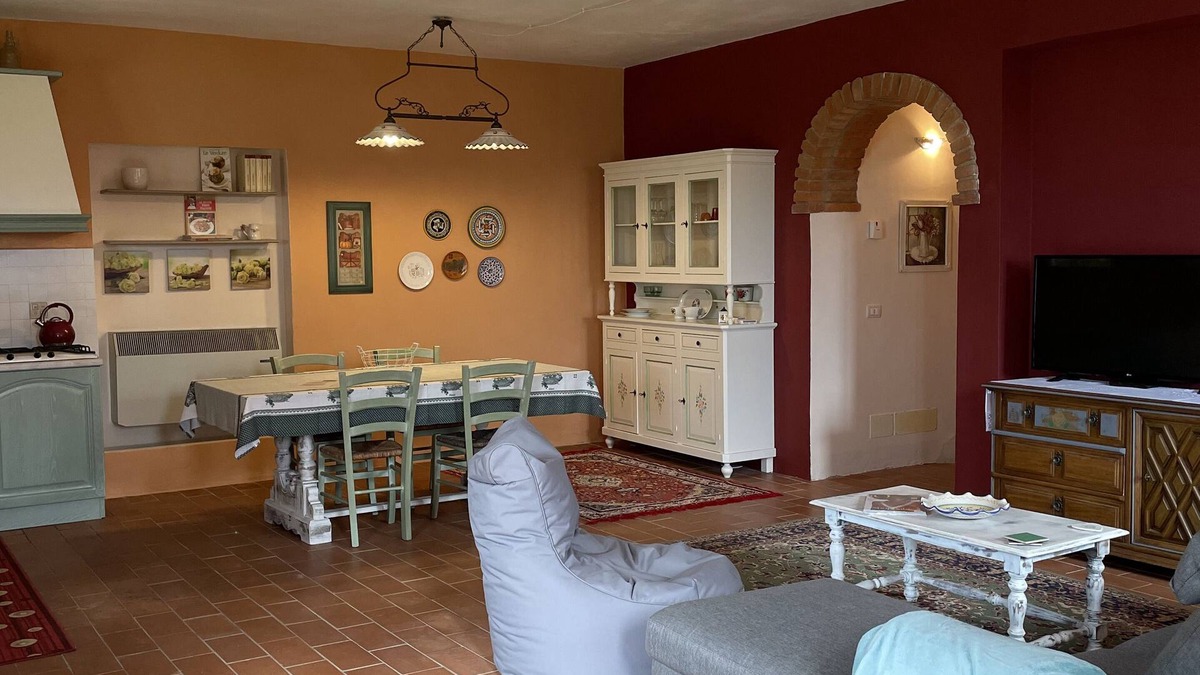 Citta della Pieve Apartment | Spacious apartment fully furnished within a Tuscan Style farmhouse
