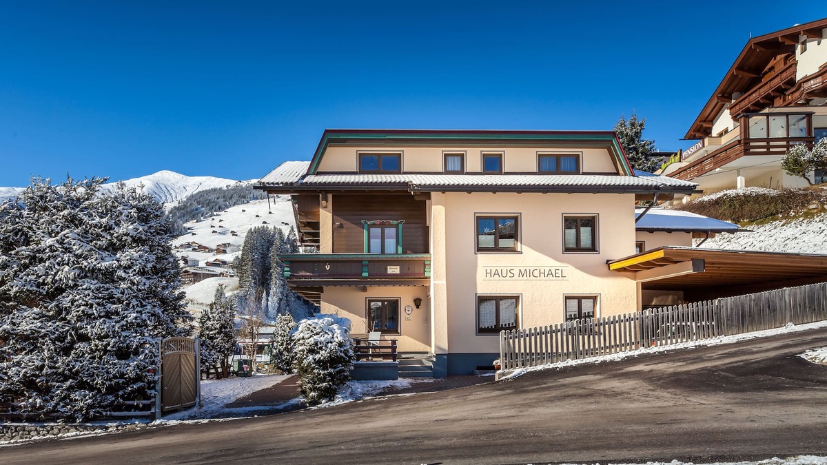Vorderlanersbach Apartment | Spacious apartment in a sunny, central location