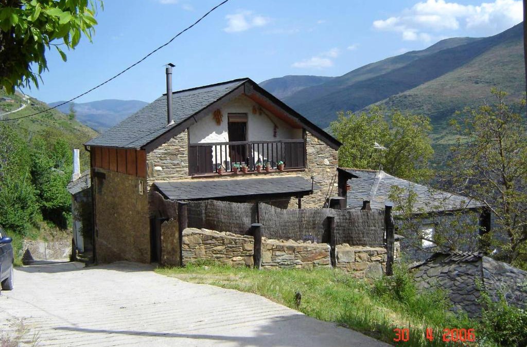 Odollo Apartment | Spacious Apartment in Odollo, Mountain View, 150 sqm, Fireplace