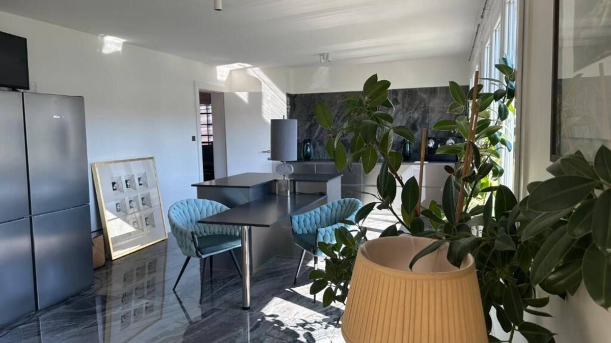 Epinal Apartment | Spacious apartment in the center of town, sleeps 6, 3 bedrooms, 3 bathrooms, superb view of the castle.