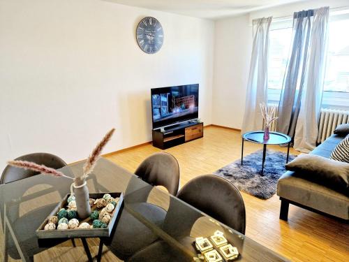 Neckarau Apartment | Spacious apartment Mannheim/Neckarau + balcony