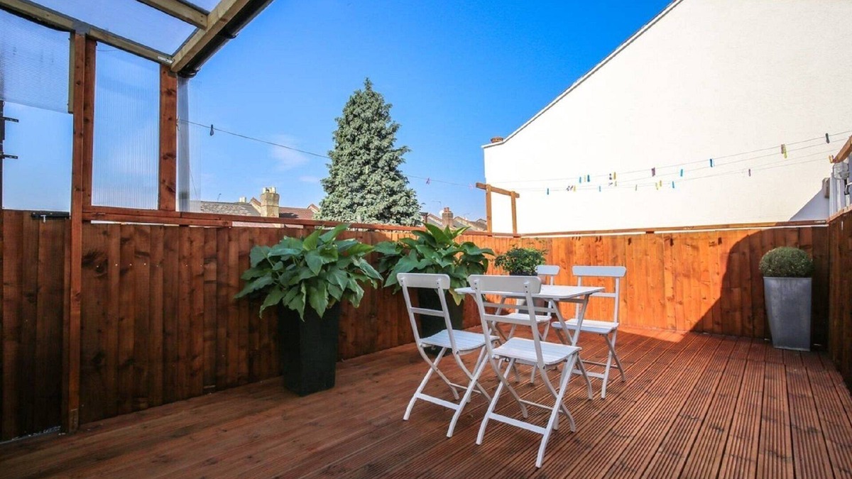 William Morris House | Spacious apartment sleeps 11 guests 15mins to central London