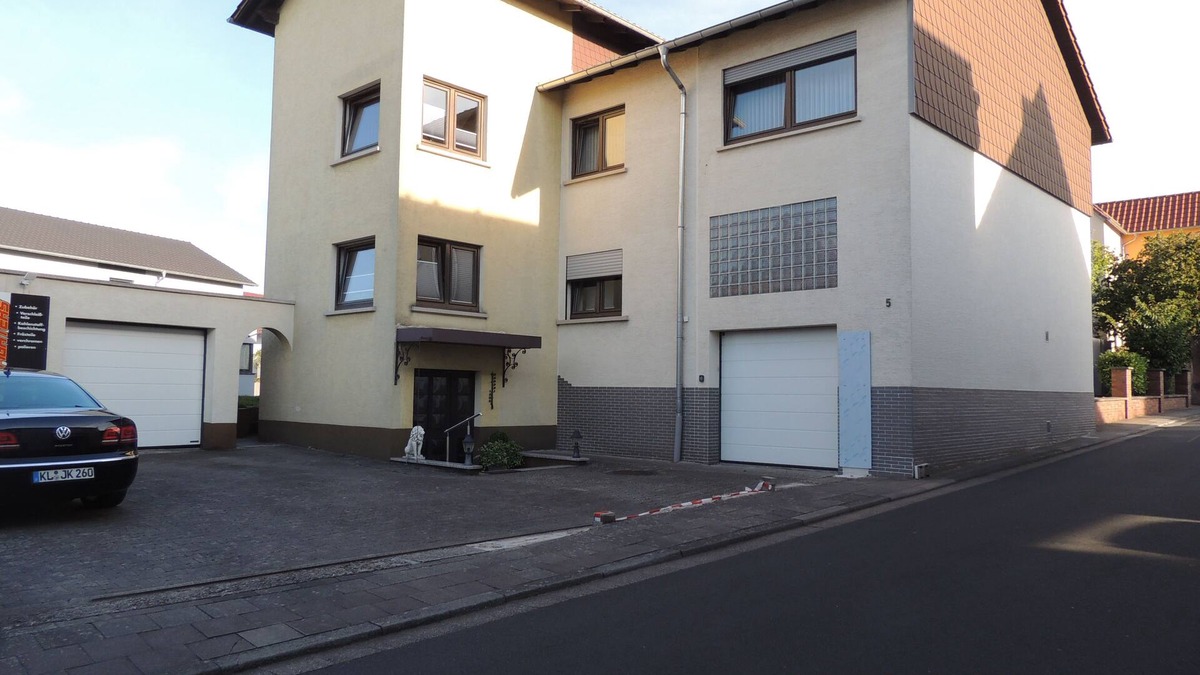 Weilerbach Apartment | Spacious apartment with a very large balcony and living room