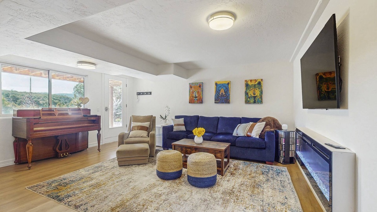 Eagle Apartment | Spacious apartment w/kitchen, wifi, great location & beautiful backyard
