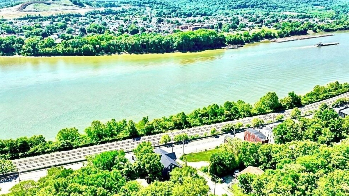 Ludlow Apartment | Spacious Apartment with Amazing views of Ohio River!