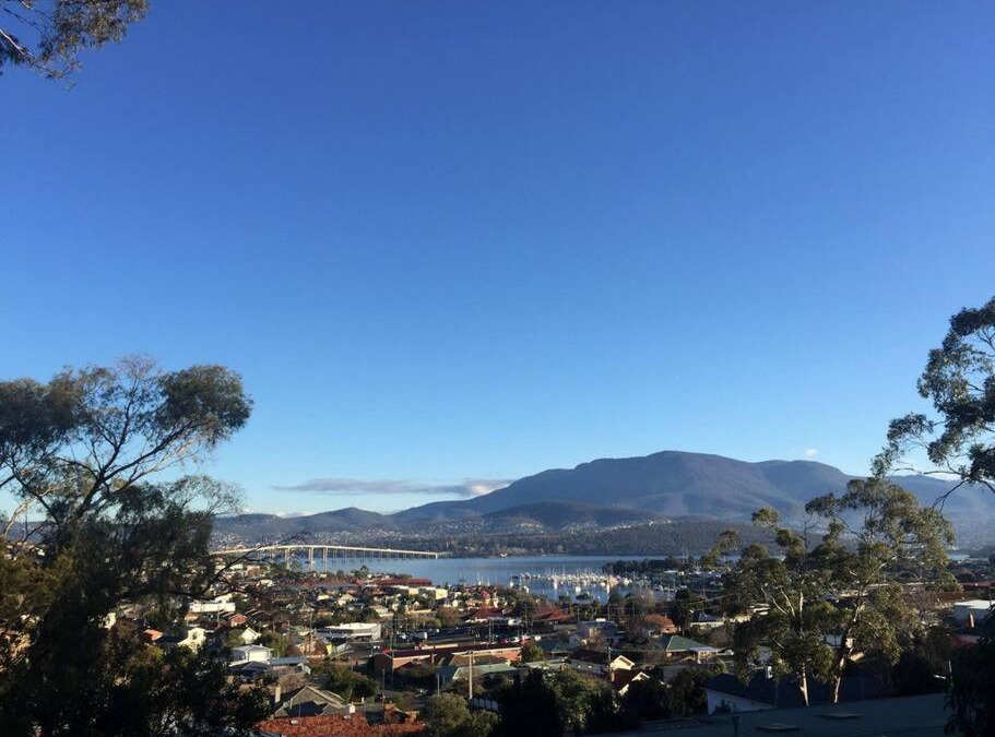 Lindisfarne Apartment | Spacious Apartment - Warm and Welcoming in Lindisfarne, 8 min from CBD