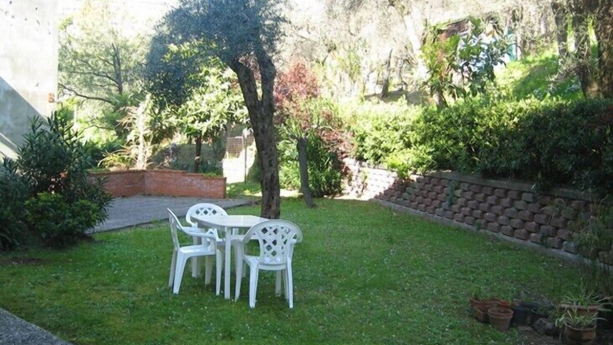 San Terenzo Apartment | Spacious apartment with garden in a quiet area, close to the sea and shops