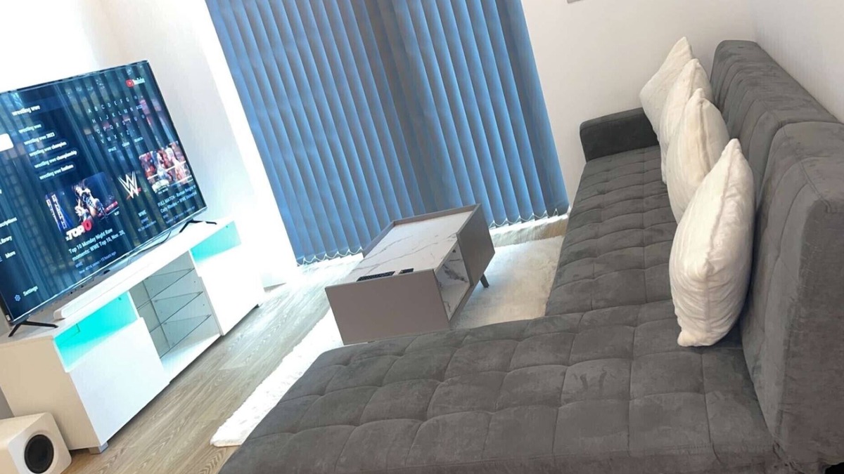 Gascoigne Apartment | Spacious apartment with WiFi in Barking