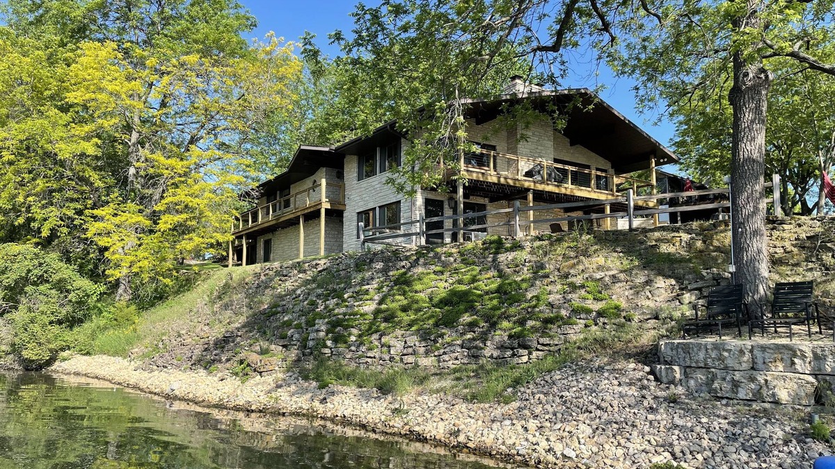 Apple River House | Spacious Apple Canyon Lake home - just minutes from Galena, Illinois