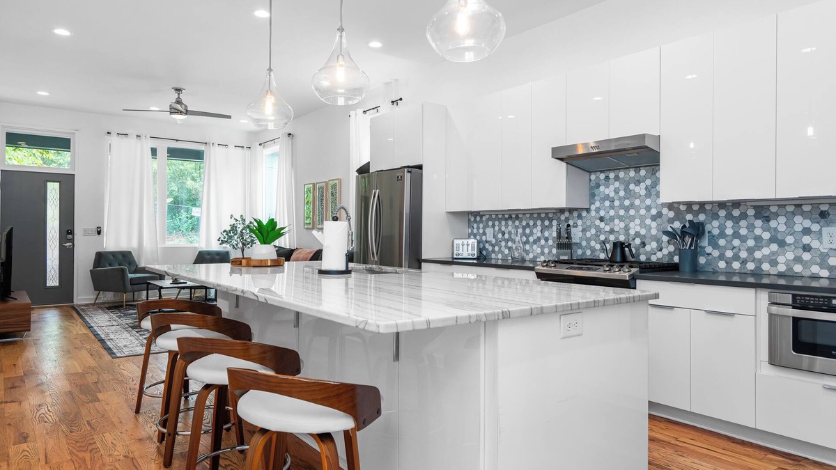Summerhill House | Spacious ATL Escape, Prime Area Near Everything! 2 King Beds. Walkable & Central