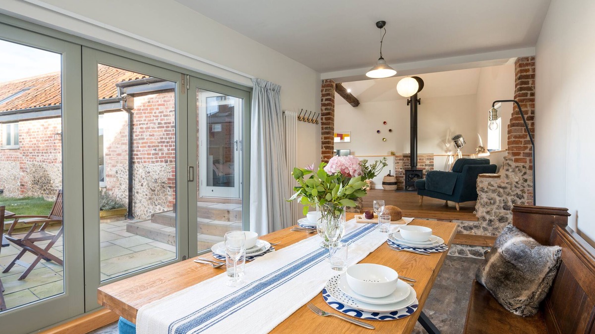 Runham House | Spacious barn, seals, seaside walks and Broads National Park