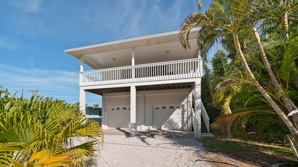 Anna Maria House | Spacious beach house with a beautiful view of the gulf