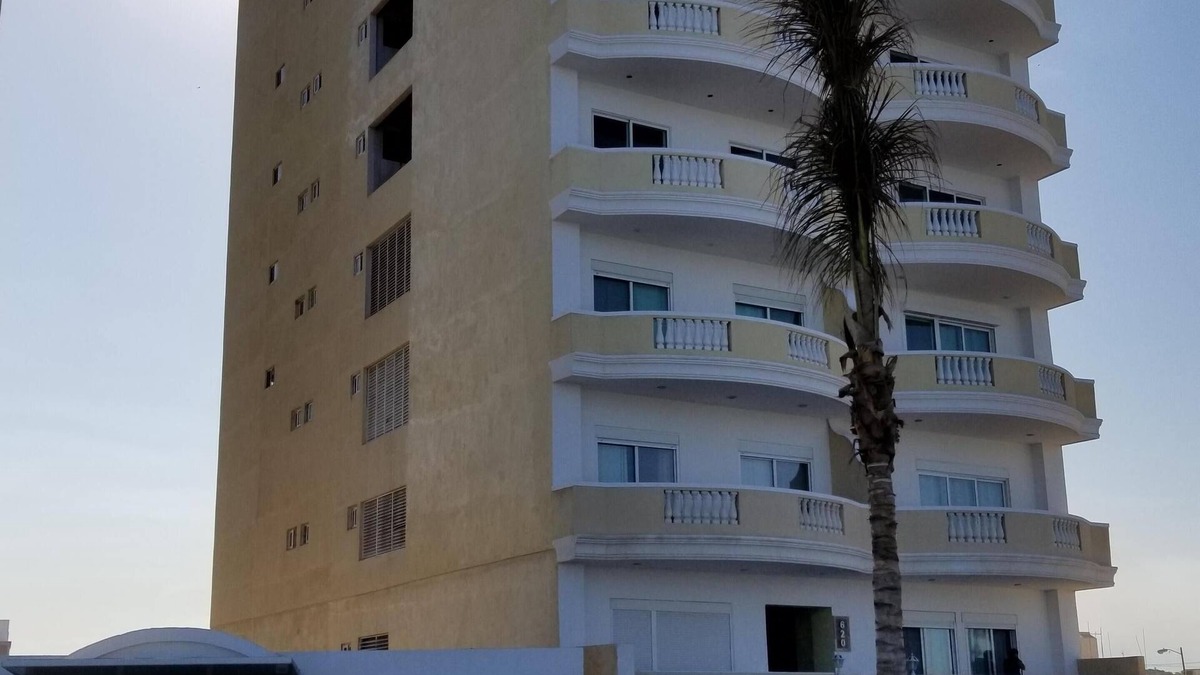 Ferrocarrilera Condo | Spacious beachfront 1 master suite, 1 1/2 bath La Bahia #202