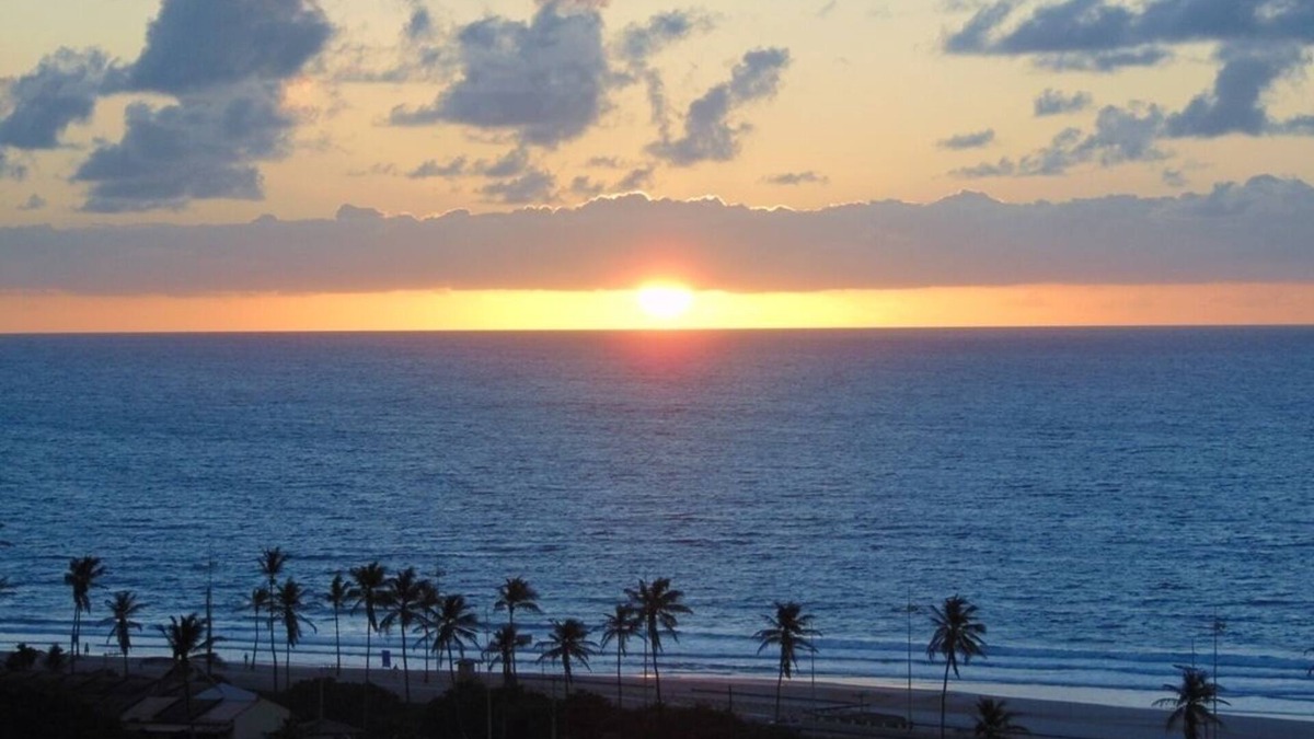 Patamares Apartment | Spacious bedroom and living room apartment, close to the beach and beautiful sea views