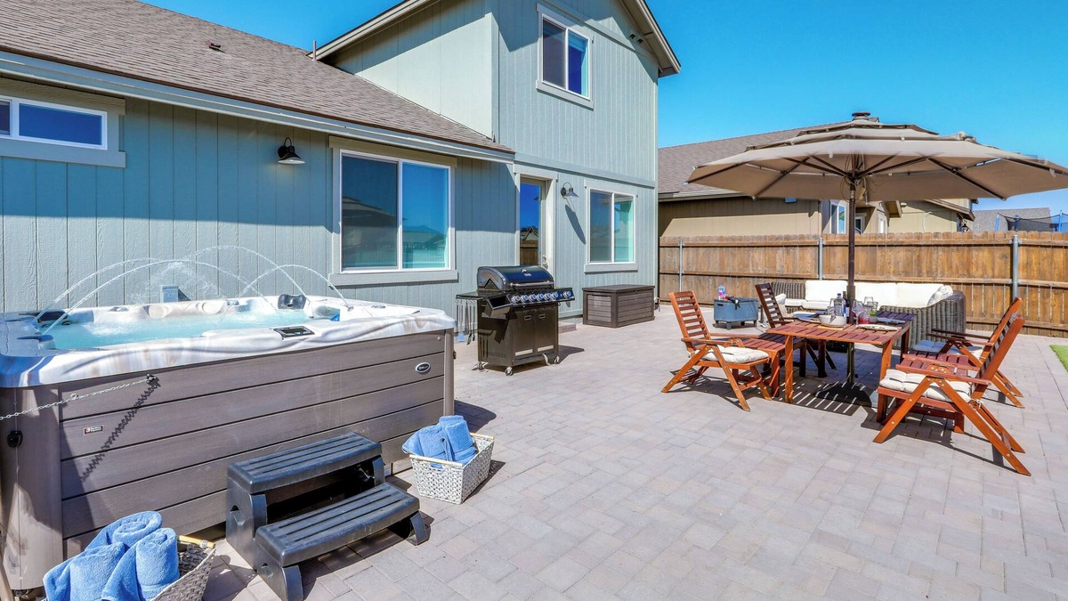 Bellemont Cabin | Spacious Bellemont Cabin w/Jacuzzi + Mtn View!
