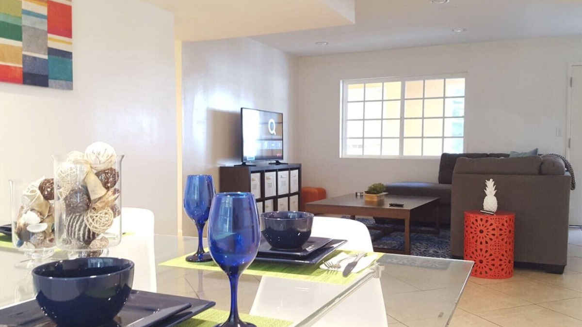 Beverly Grove Apartment | Spacious Beverly Hills 2 Bed w/Parking
